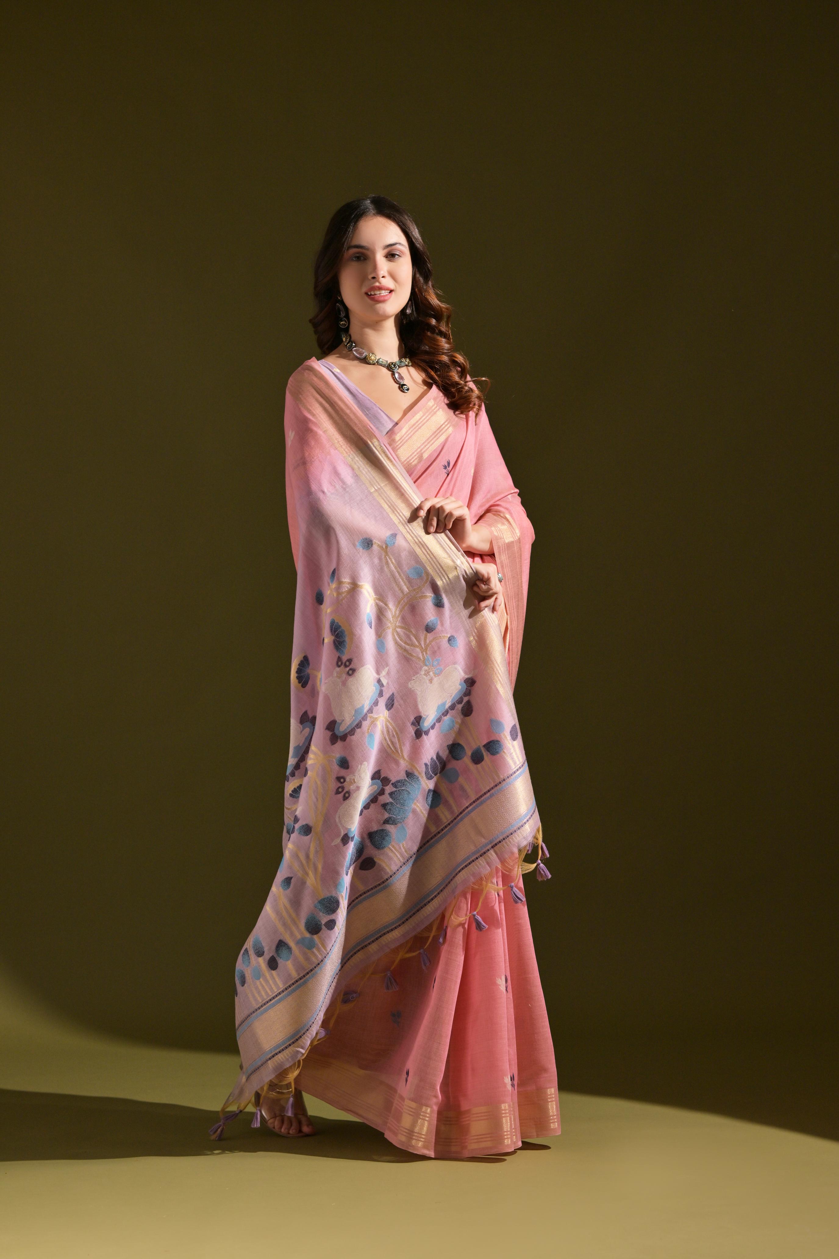 Ruhani -Ethnic motifs woven design saree with woven design border Has zari detail