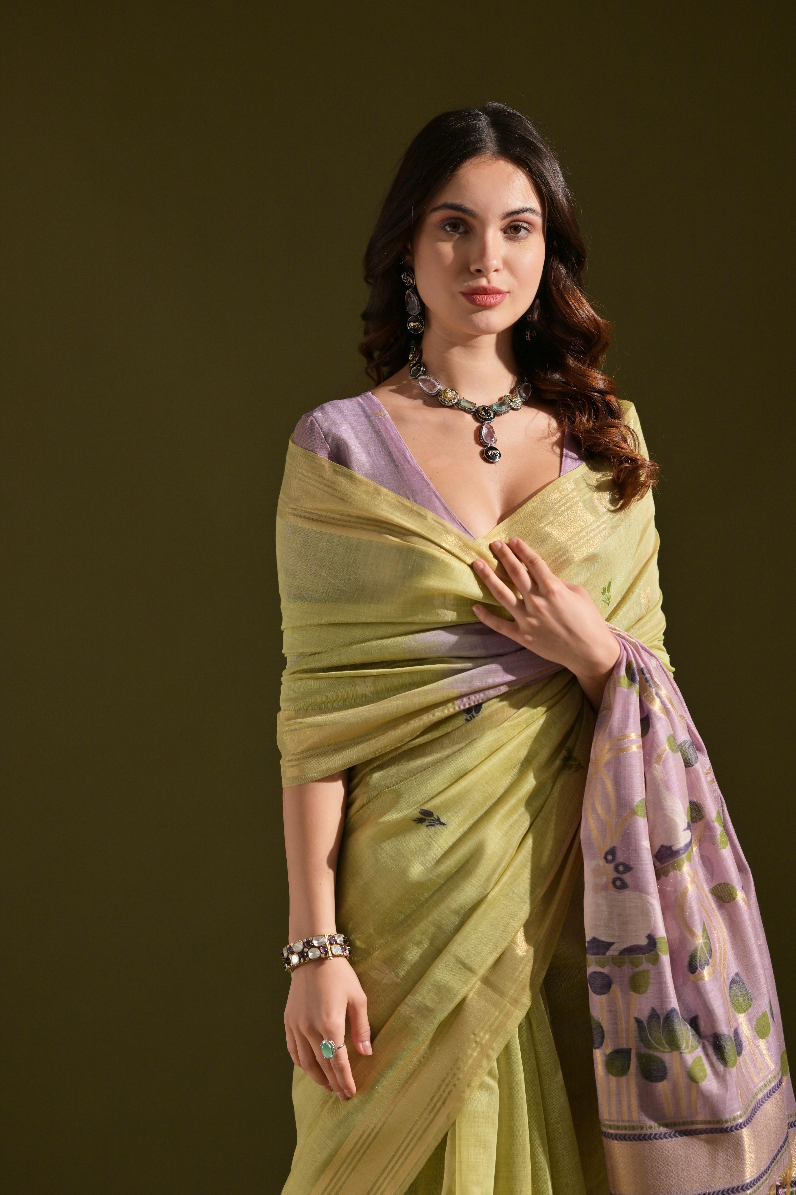 Ruhani -Ethnic motifs woven design saree with woven design border Has zari detail