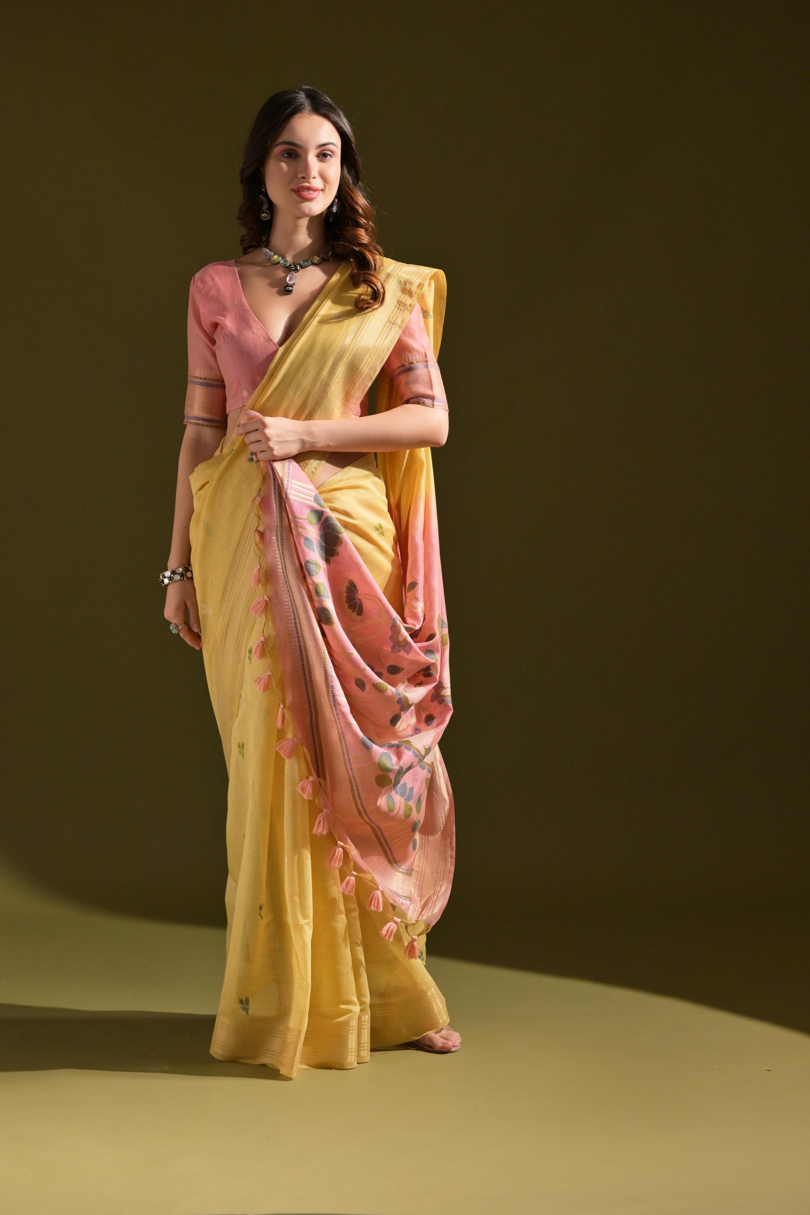 Ruhani -Ethnic motifs woven design saree with woven design border Has zari detail