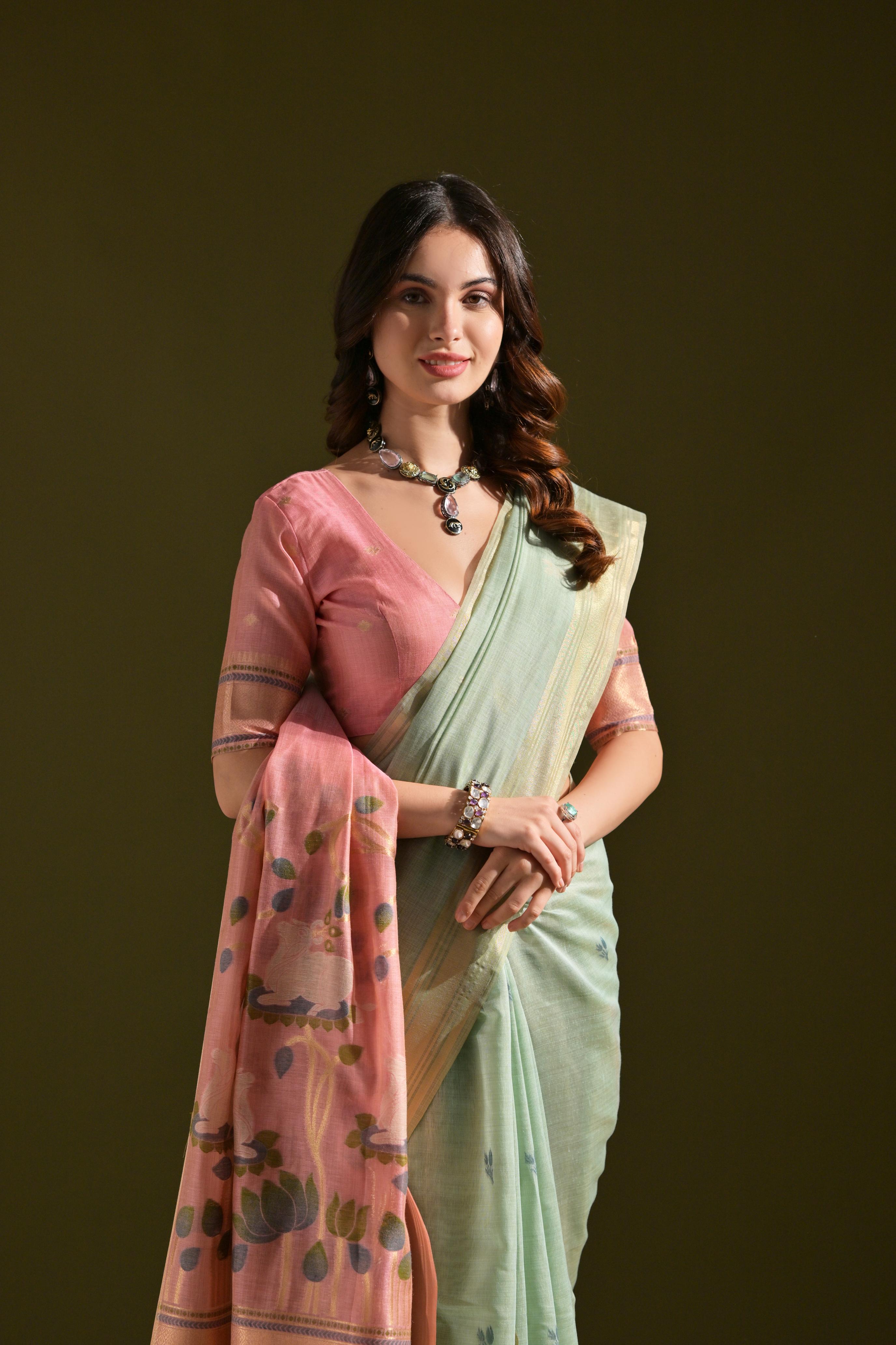 Ruhani -Ethnic motifs woven design saree with woven design border Has zari detail