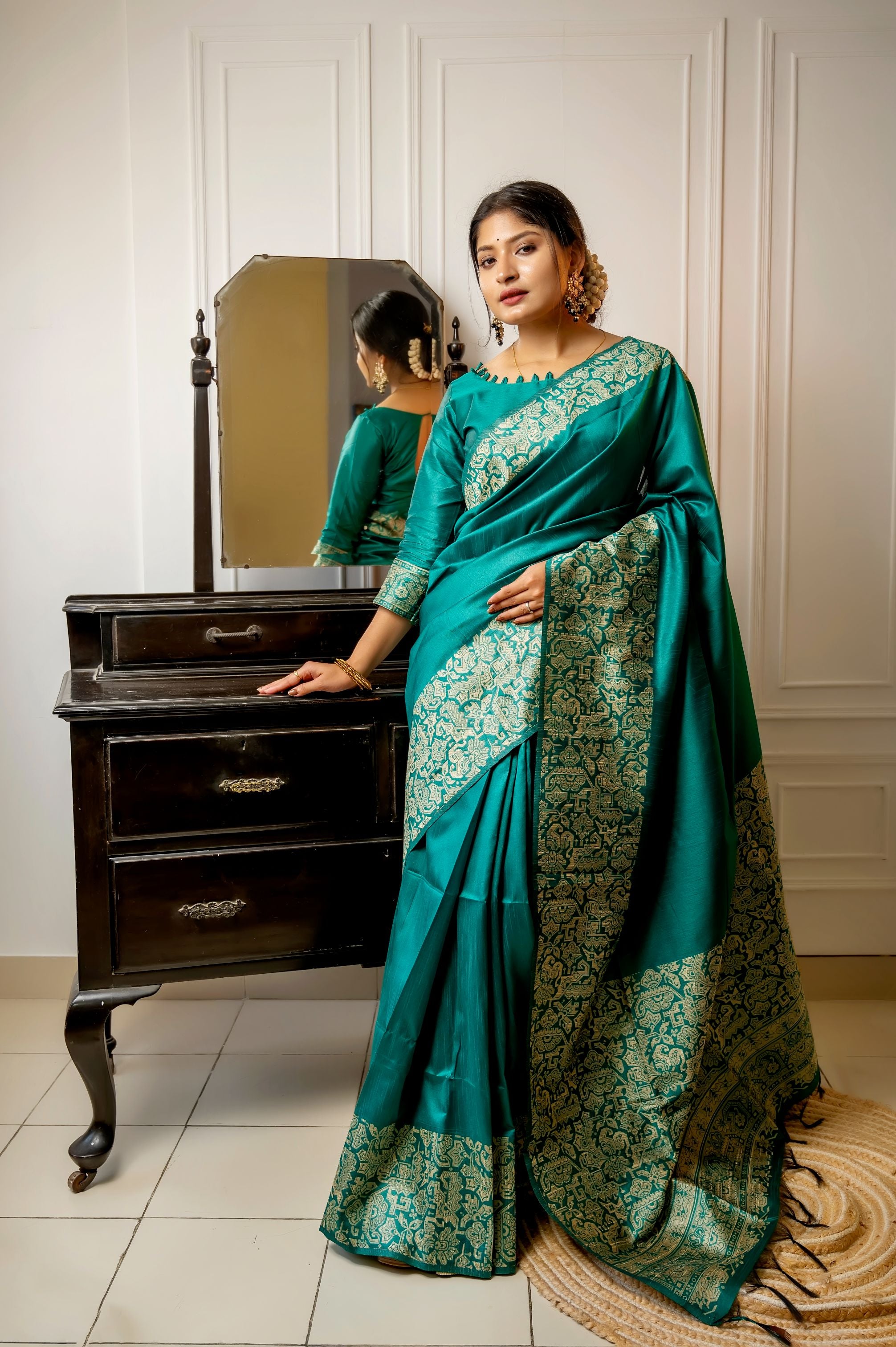 Skon -Royal Saree Heritage, Redefined