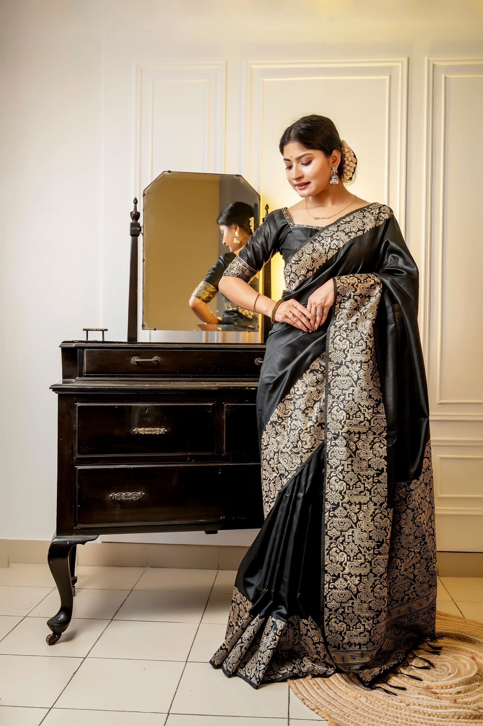Skon -Royal Saree Heritage, Redefined