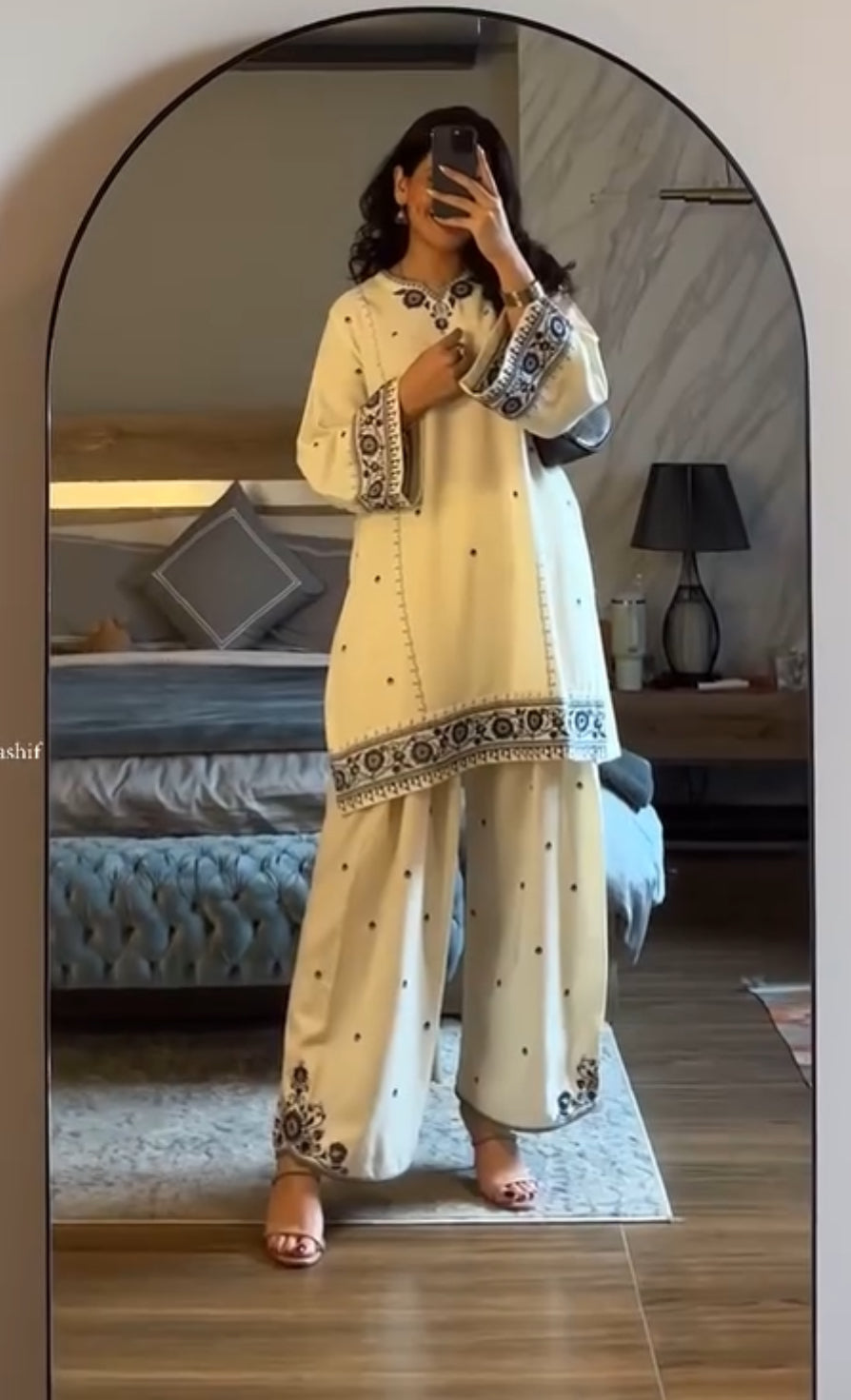 Mira- Elegant Embroidered Kurta – Timeless Grace