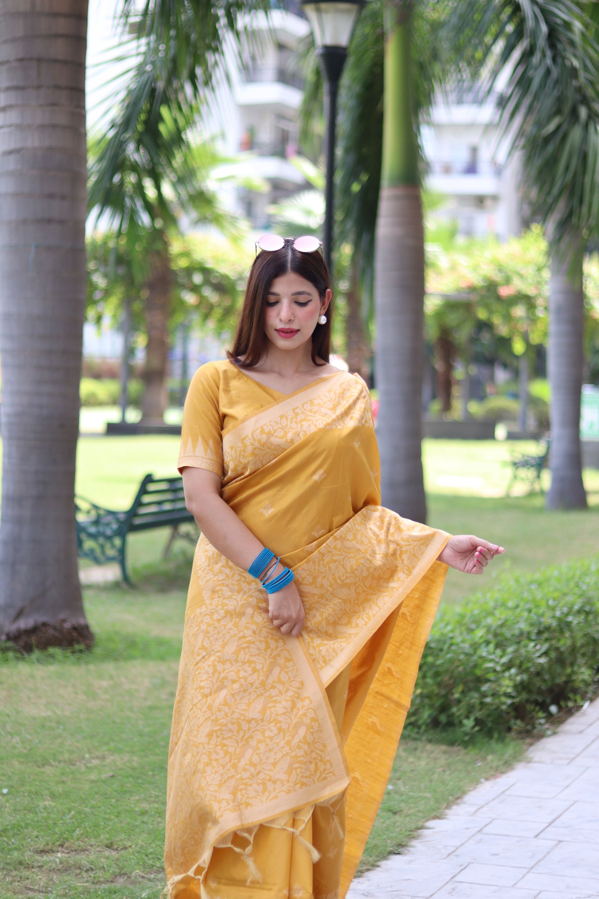 JIYA 1 Queen’s Choice – Rich Handloom Elegance