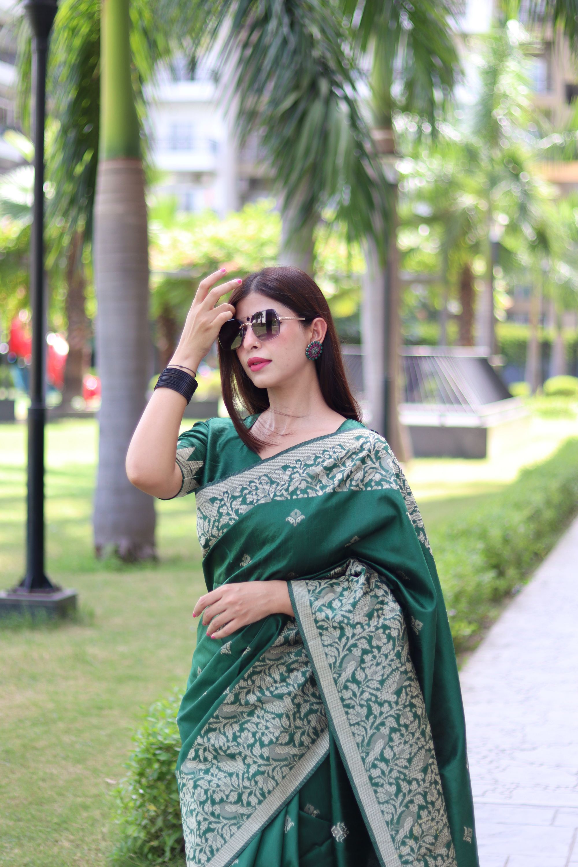 Jiya-2 Queen’s Choice – Rich Handloom Elegance