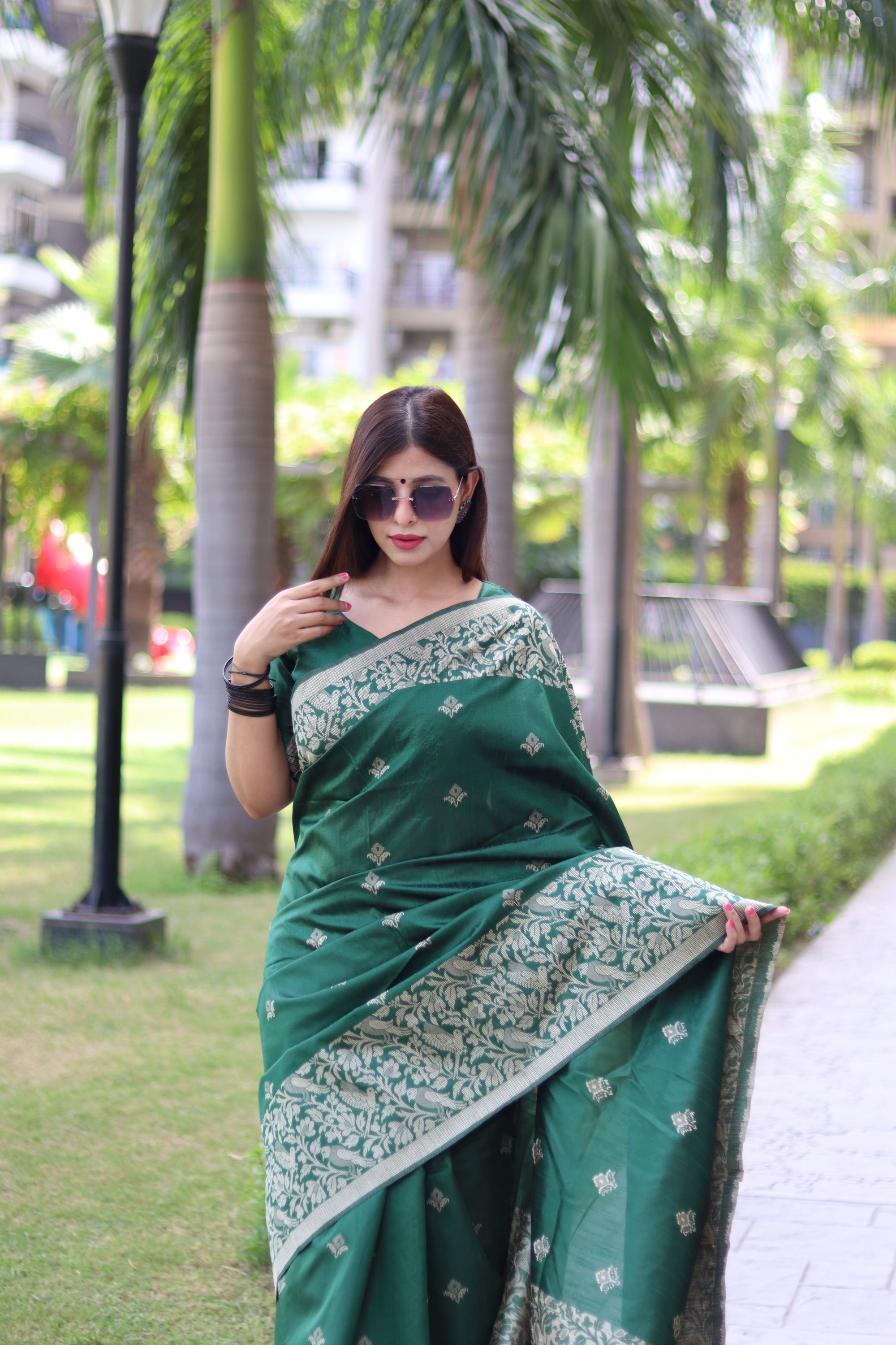 Jiya-2 Queen’s Choice – Rich Handloom Elegance