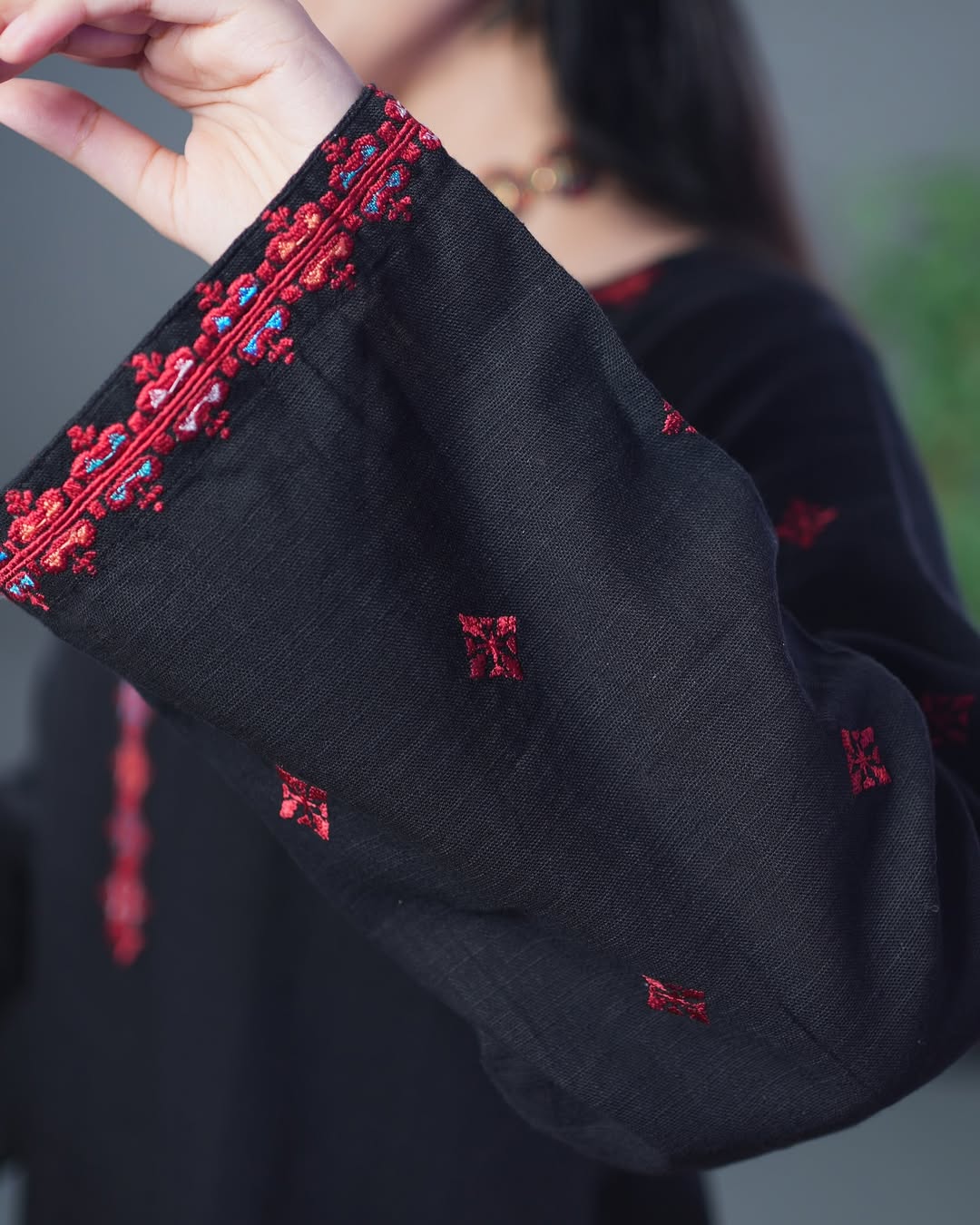 Saheba- Black Embroidered Straight Kurta Set with Pants