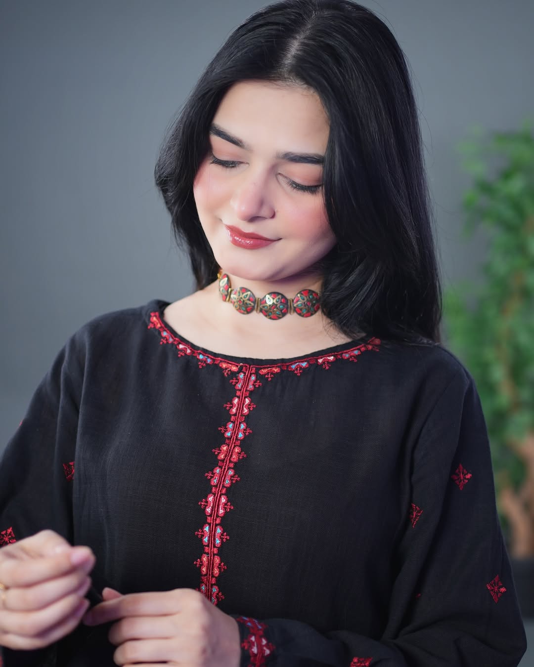 Saheba- Black Embroidered Straight Kurta Set with Pants