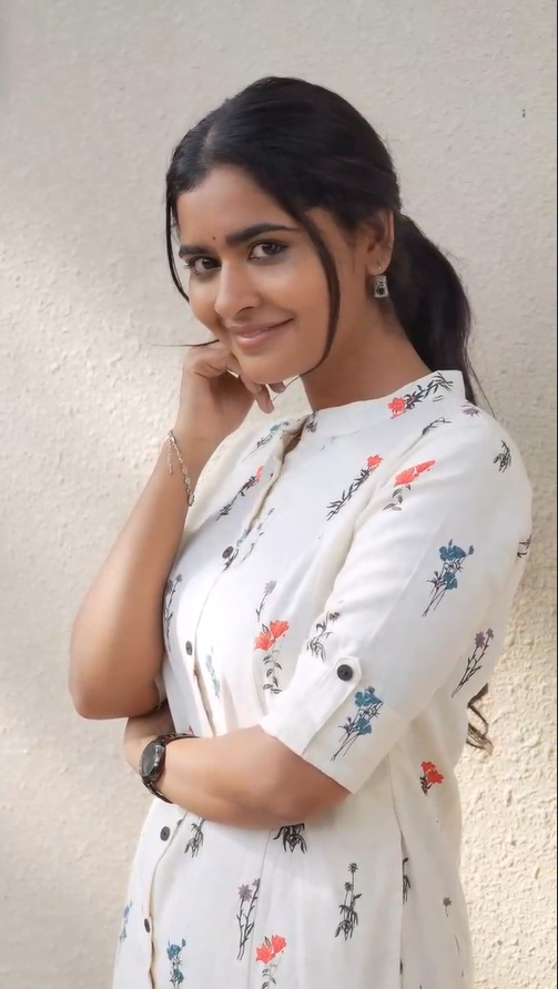 Pakhdi- Whispering Florals. Timeless Style,  Minimal floral prints. Maximum elegance.