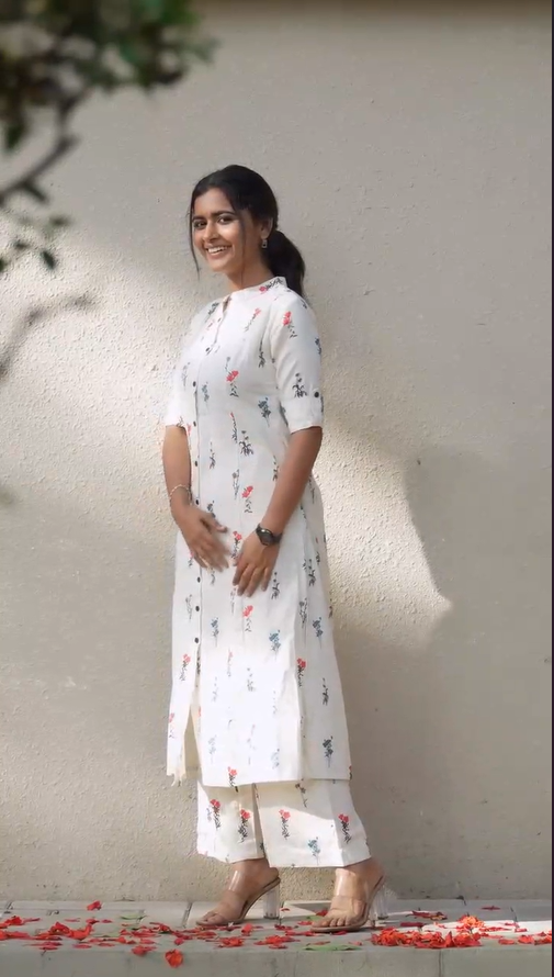 Pakhdi- Whispering Florals. Timeless Style,  Minimal floral prints. Maximum elegance.