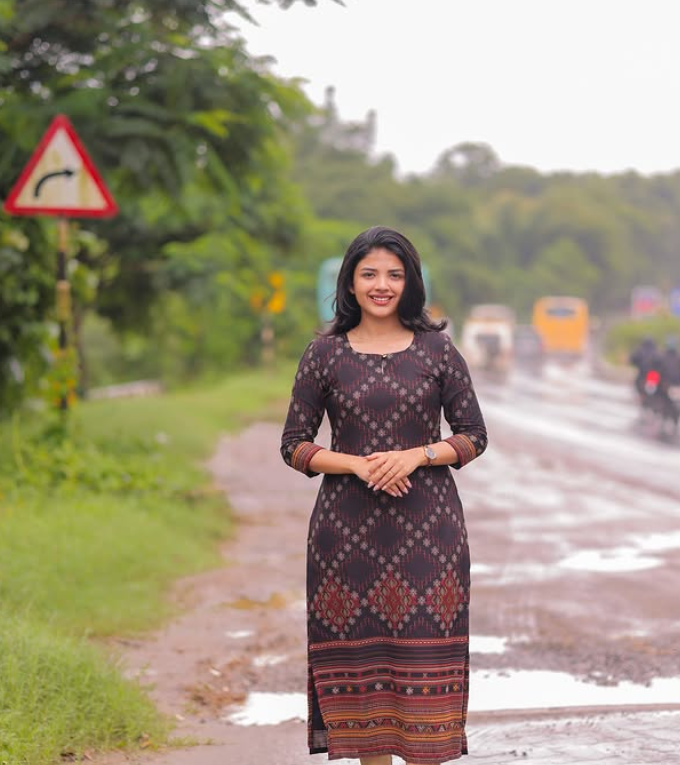 Aru- Garnet Weave Muslin Kurti with 3/4 Sleeves – Casual Chic