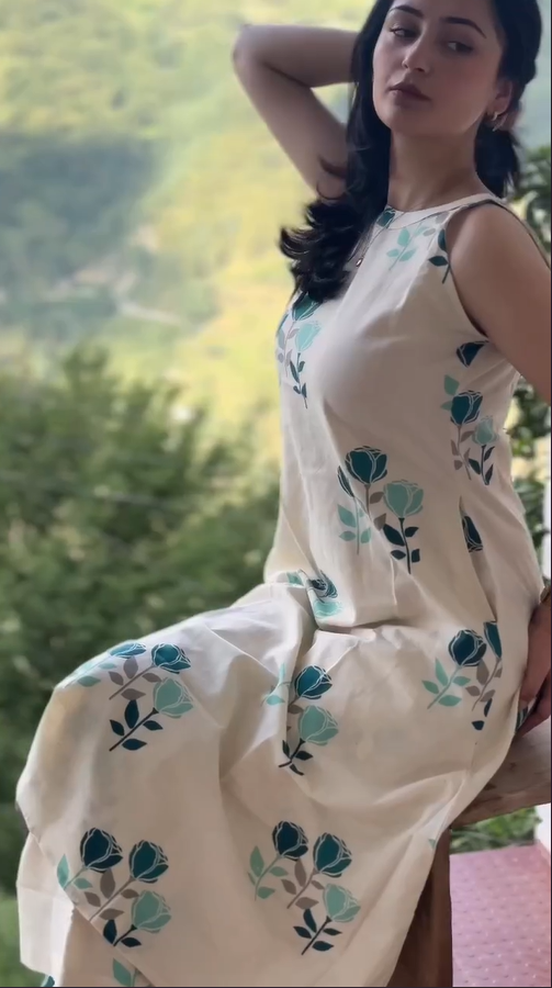 H&F- A must-have kurta set print work and soft fabric