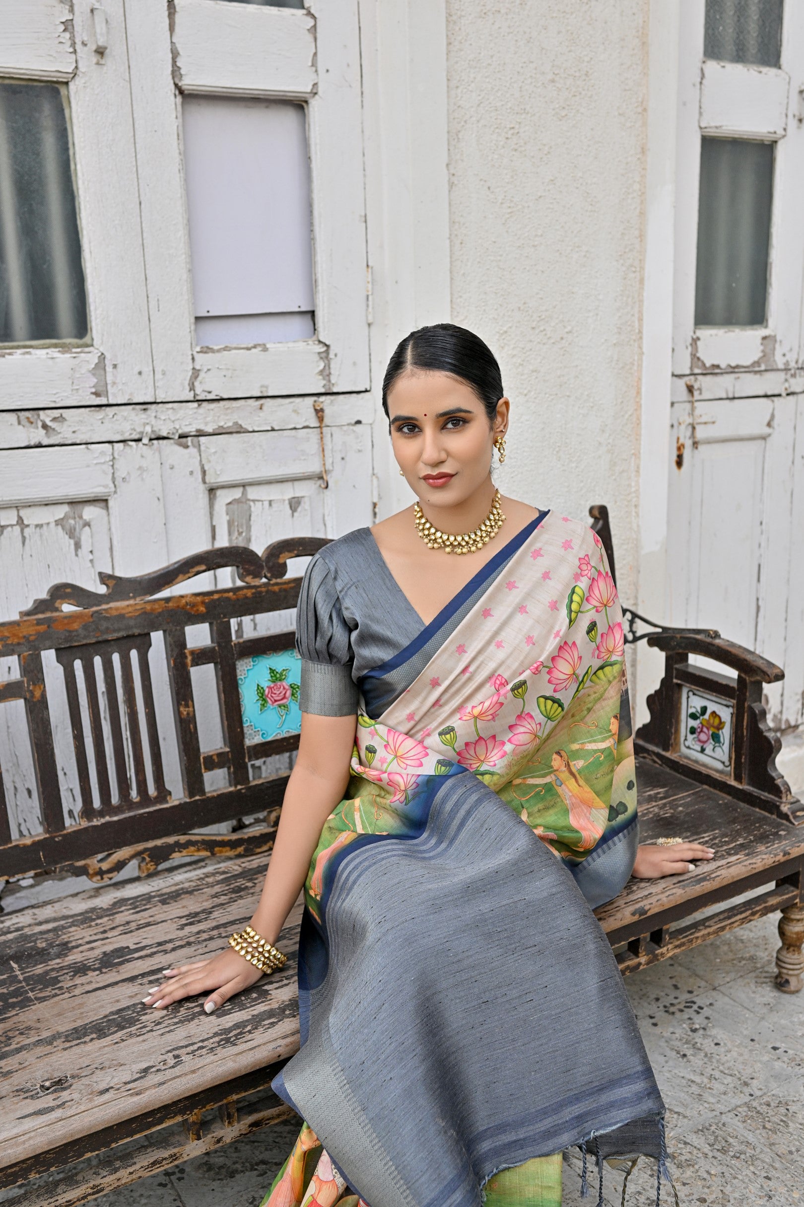 Lusy- Exquisite  Floral Saree