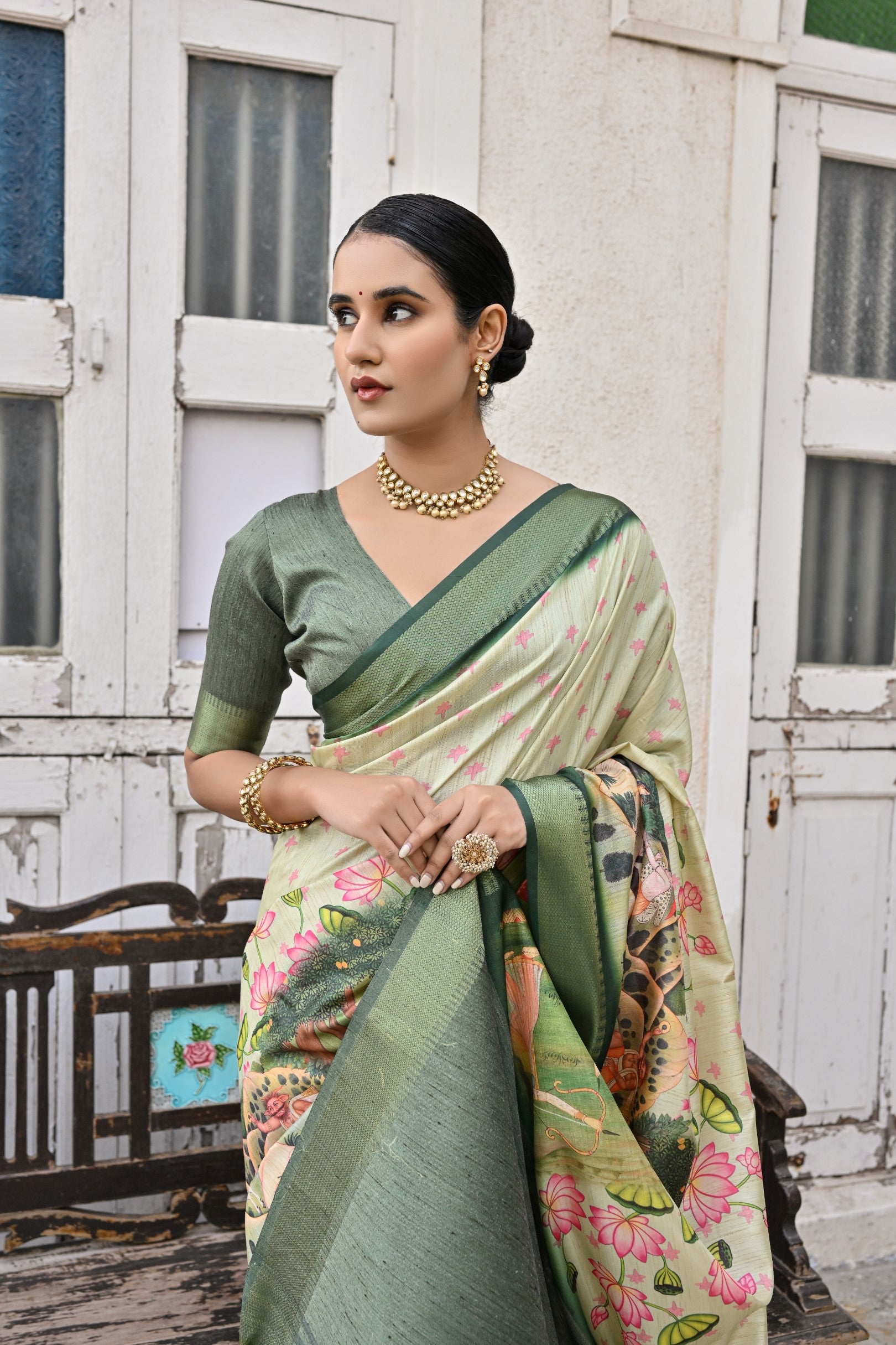 Lusy- Exquisite  Floral Saree