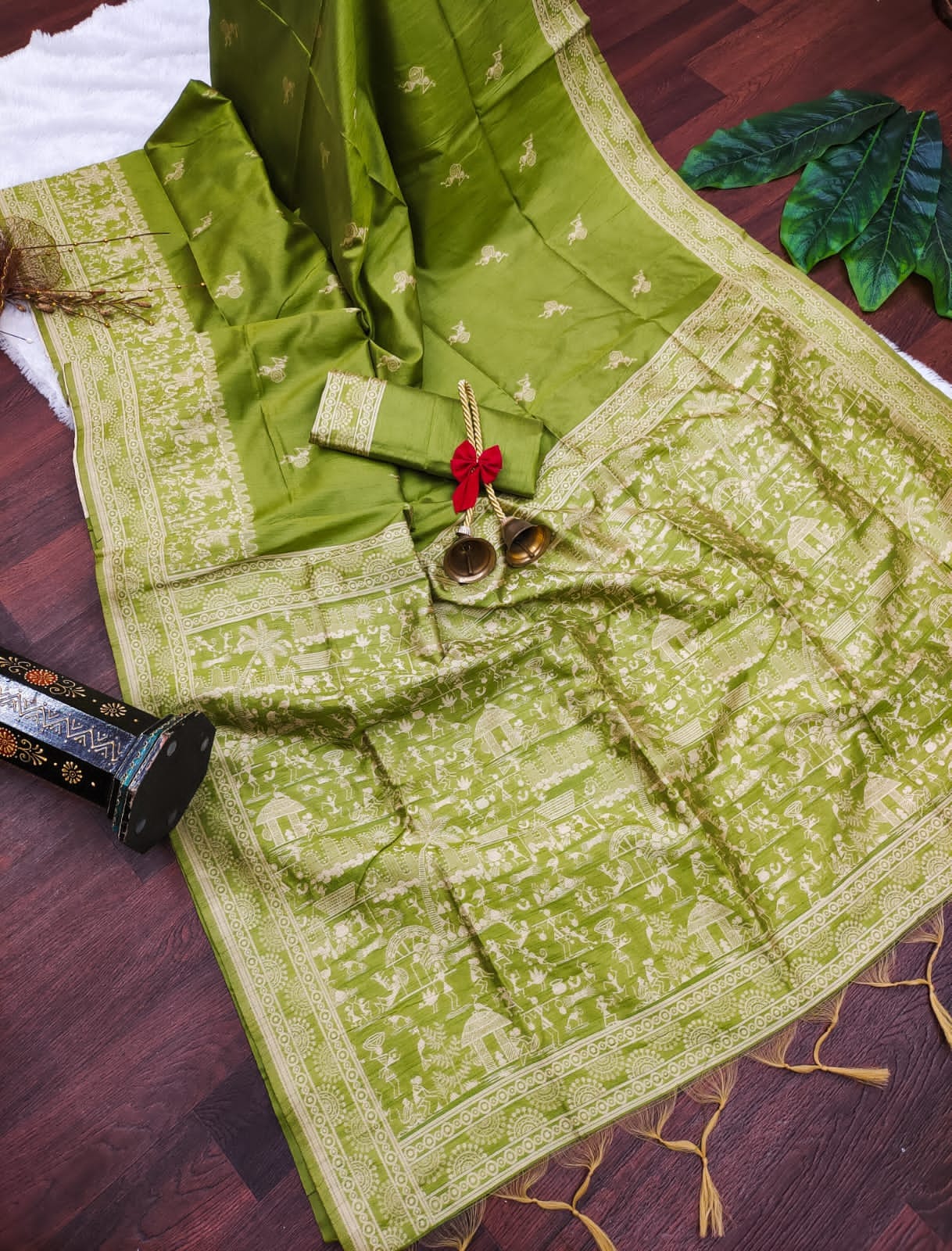 Avny - Banglori  raw silk saree with weaving pallu and border