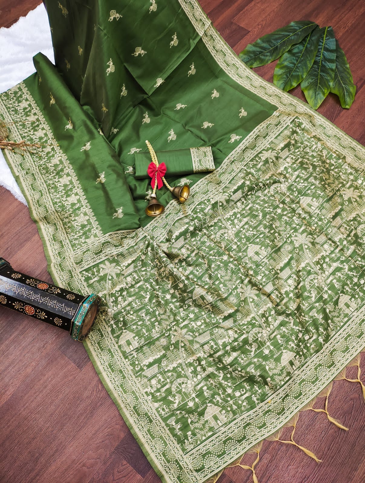 Avny - Banglori  raw silk saree with weaving pallu and border
