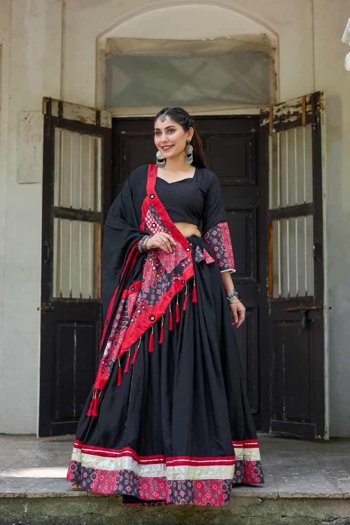 Crowne-  Celebrate the vibrant spirit of Navratri with this elegant and graceful white pure cotton chaniya choli set