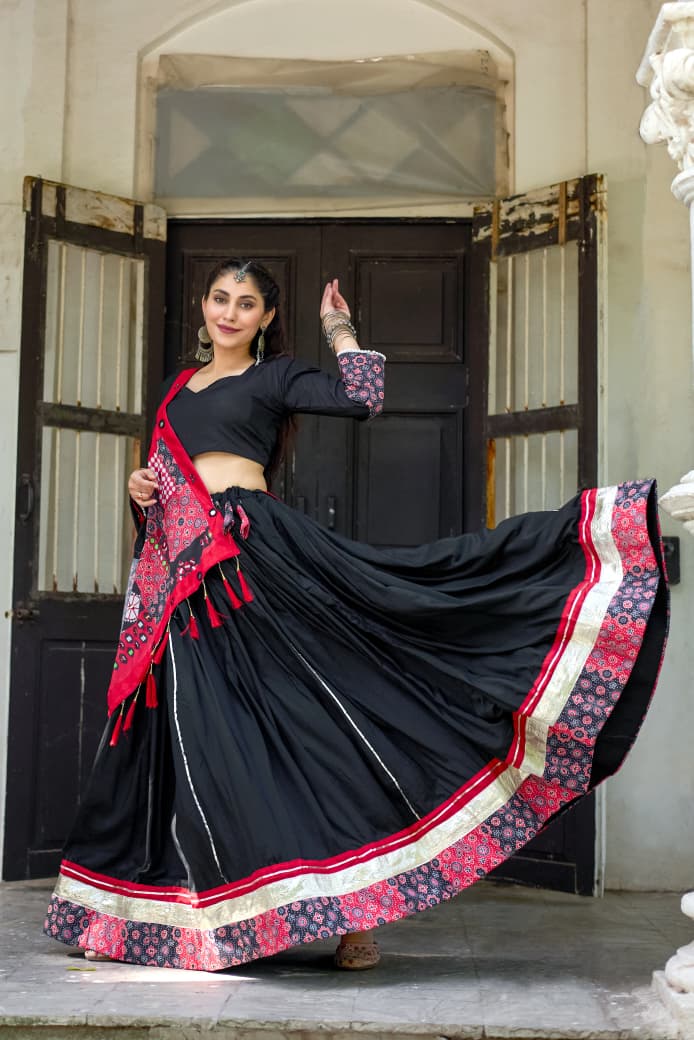 Crowne-  Celebrate the vibrant spirit of Navratri with this elegant and graceful white pure cotton chaniya choli set