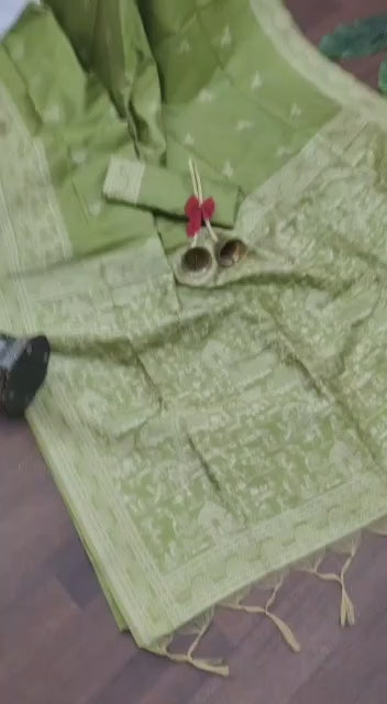 Avny - Banglori  raw silk saree with weaving pallu and border