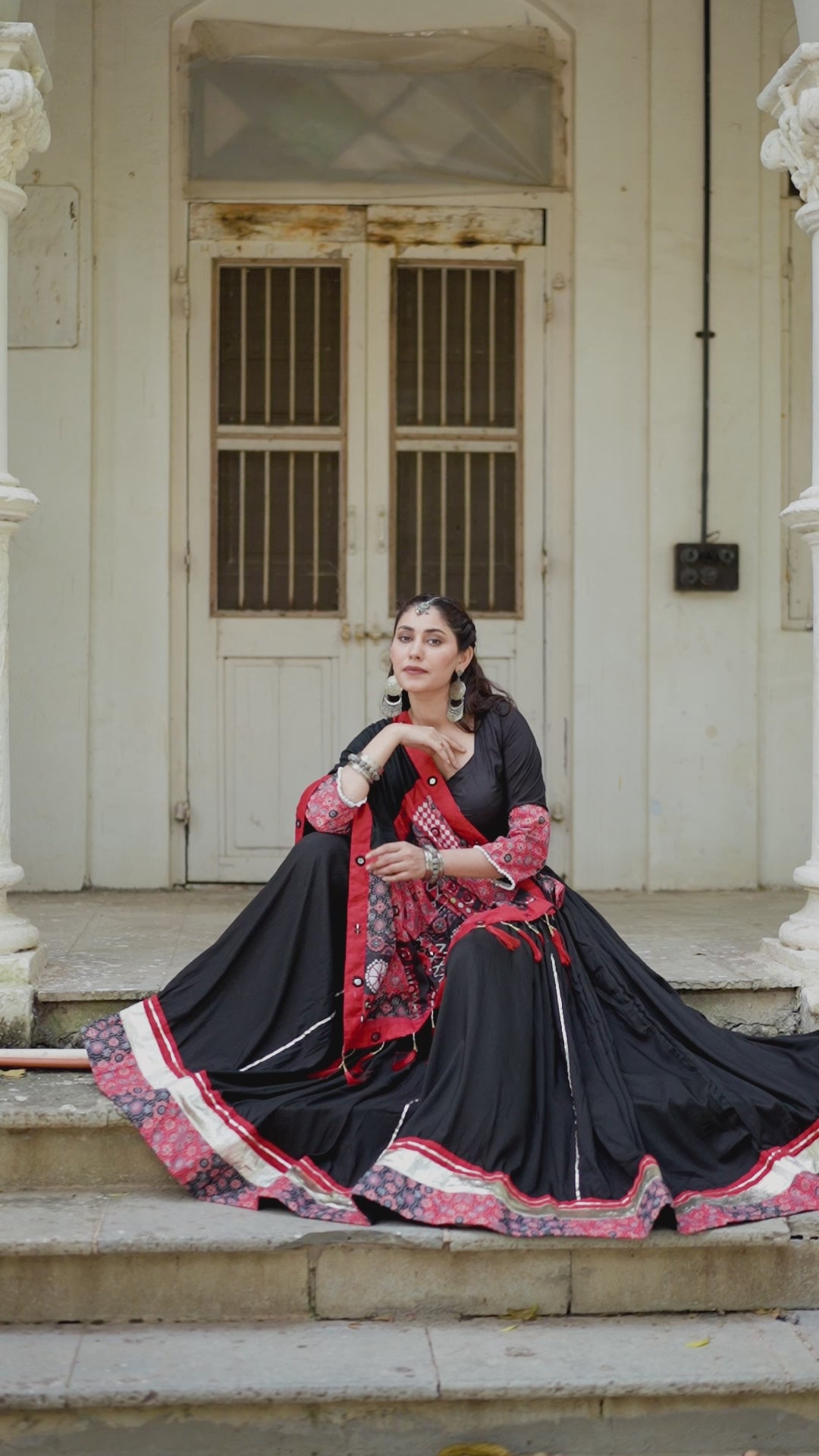 Crowne-  Celebrate the vibrant spirit of Navratri with this elegant and graceful white pure cotton chaniya choli set